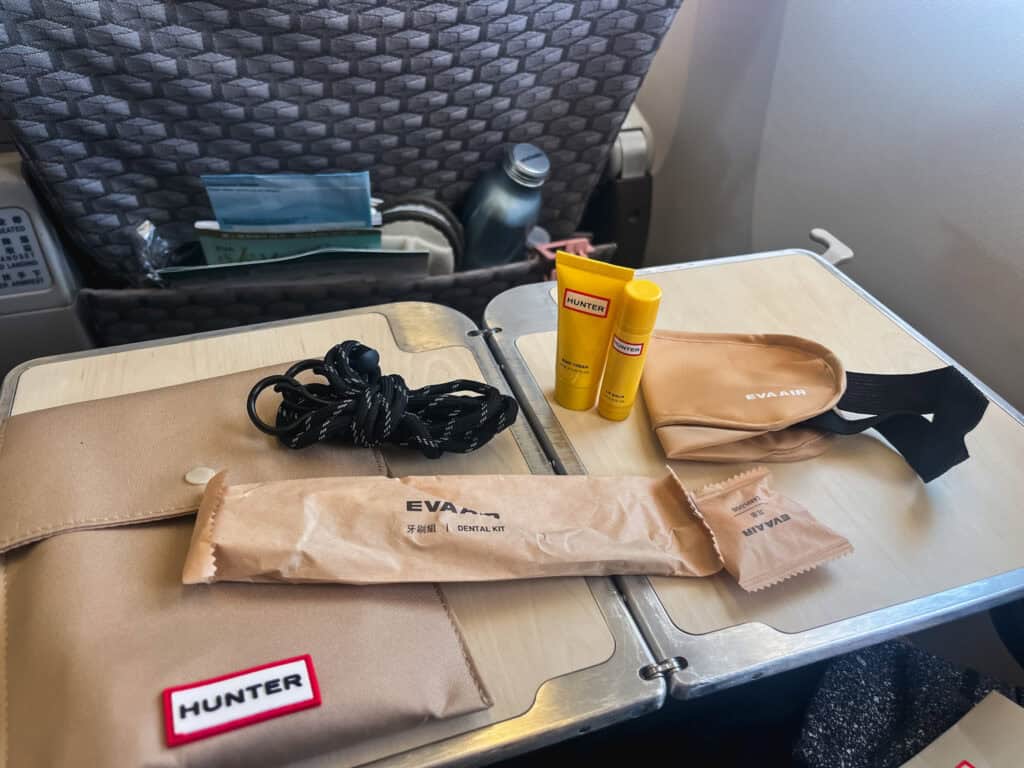 hunter amenit kit from eva air premium economy