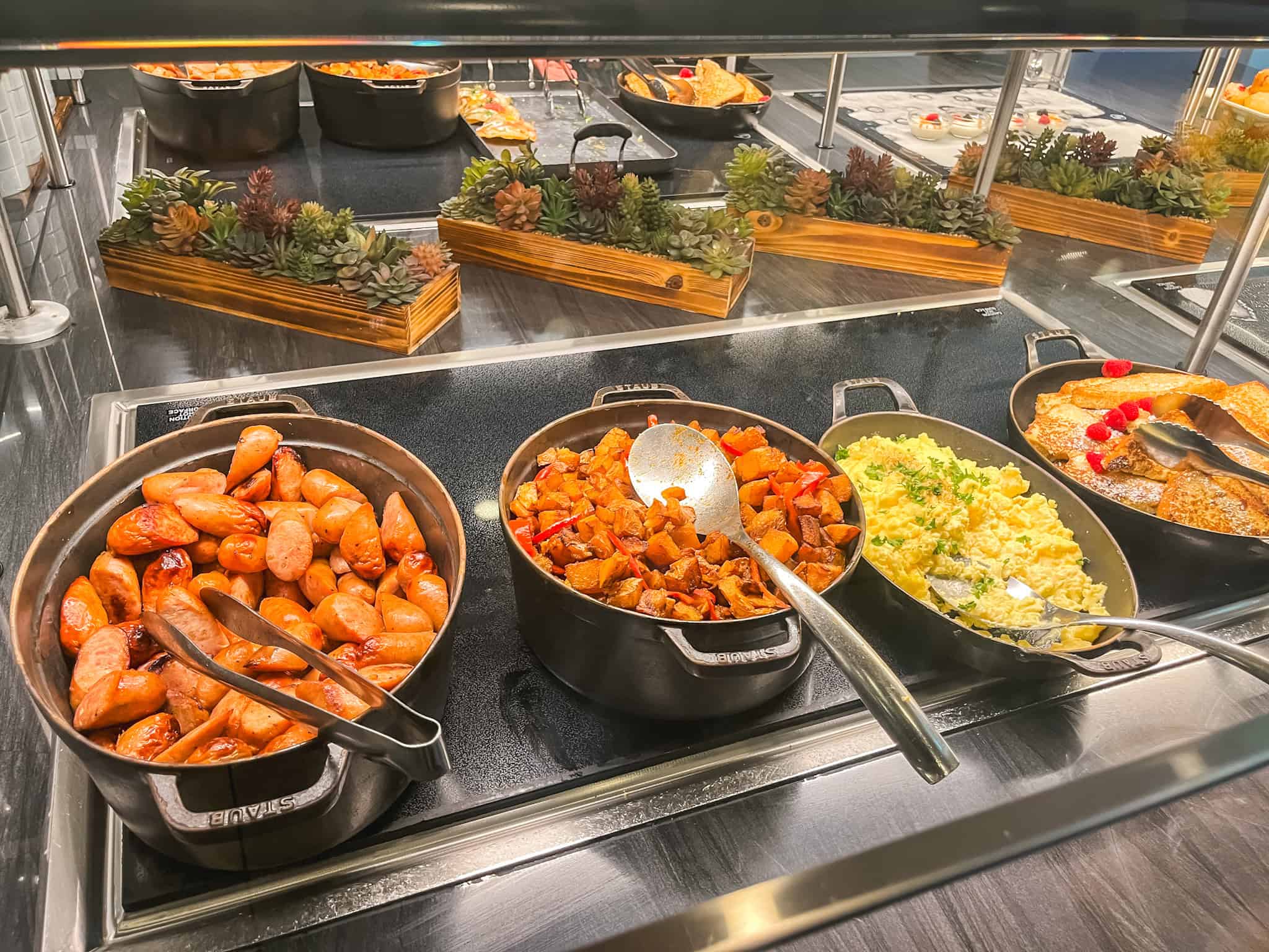no lounge access with eva air premium economy so heading to the centurion lounge buffet