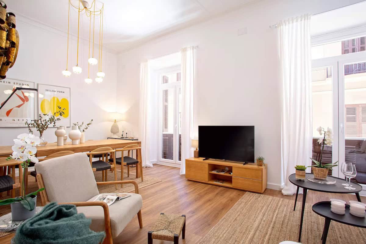 beautiful apartment with high ceilings in the center of malaga