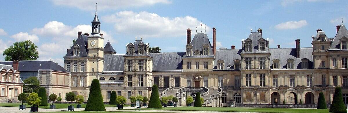 Château de Fontainebleau exterior showing French Renaissance architecture with manicured gardens