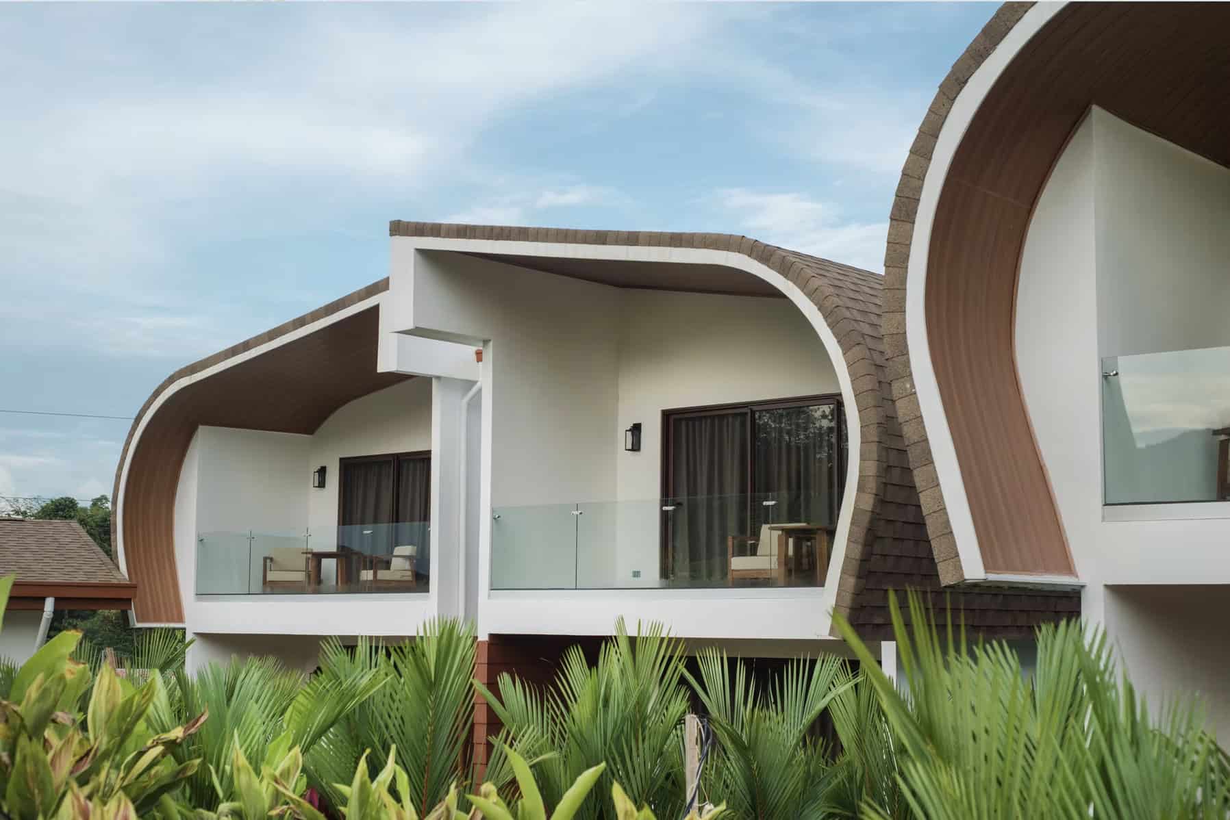 Fortuna Retreat modern curved villas with glass balconies and jungle surroundings, mid-range choice for where to stay in La Fortuna