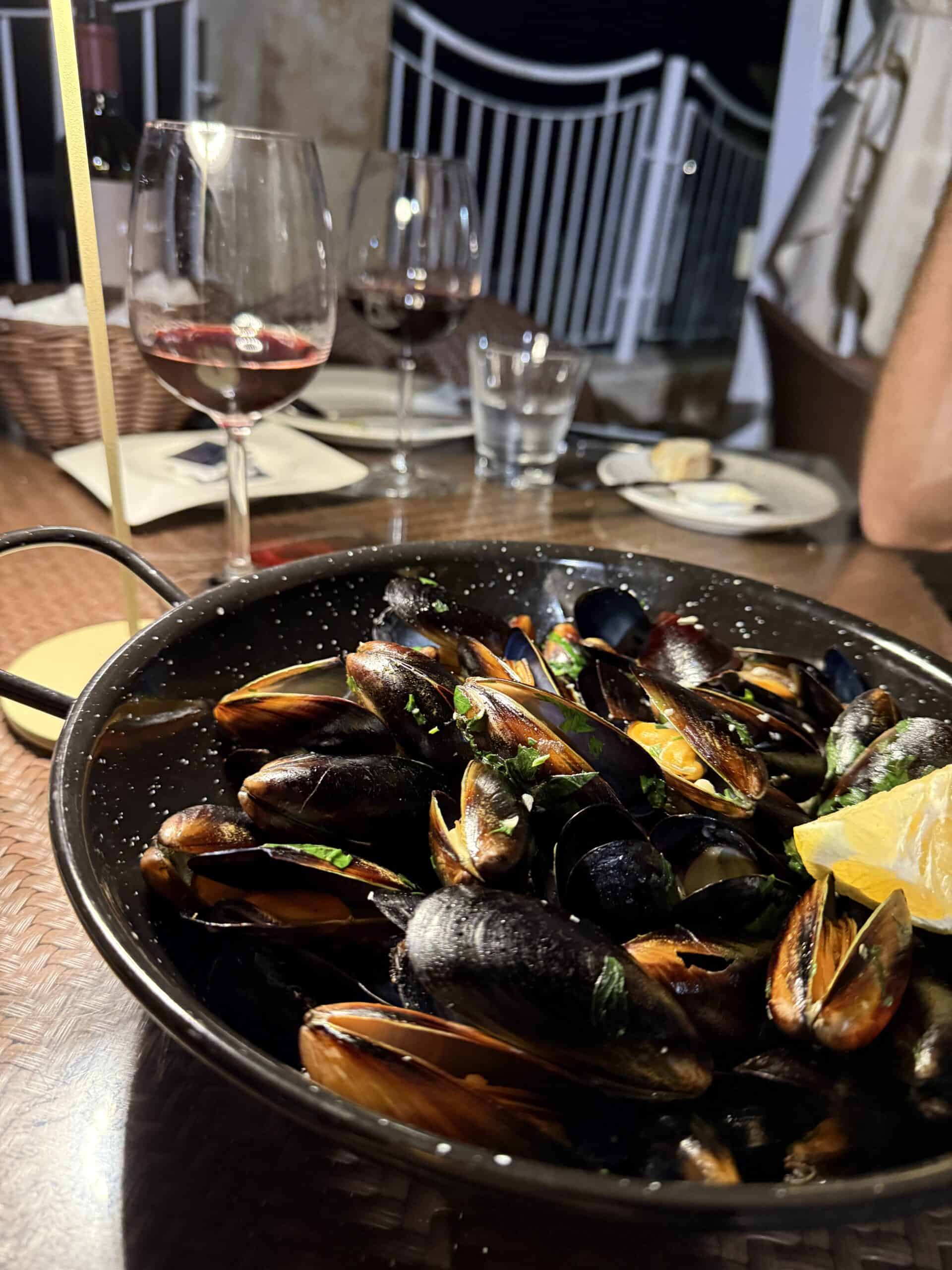 mussels and wine