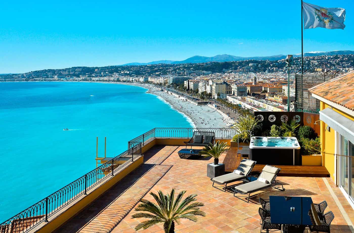hotel in nice next ot bright blue water