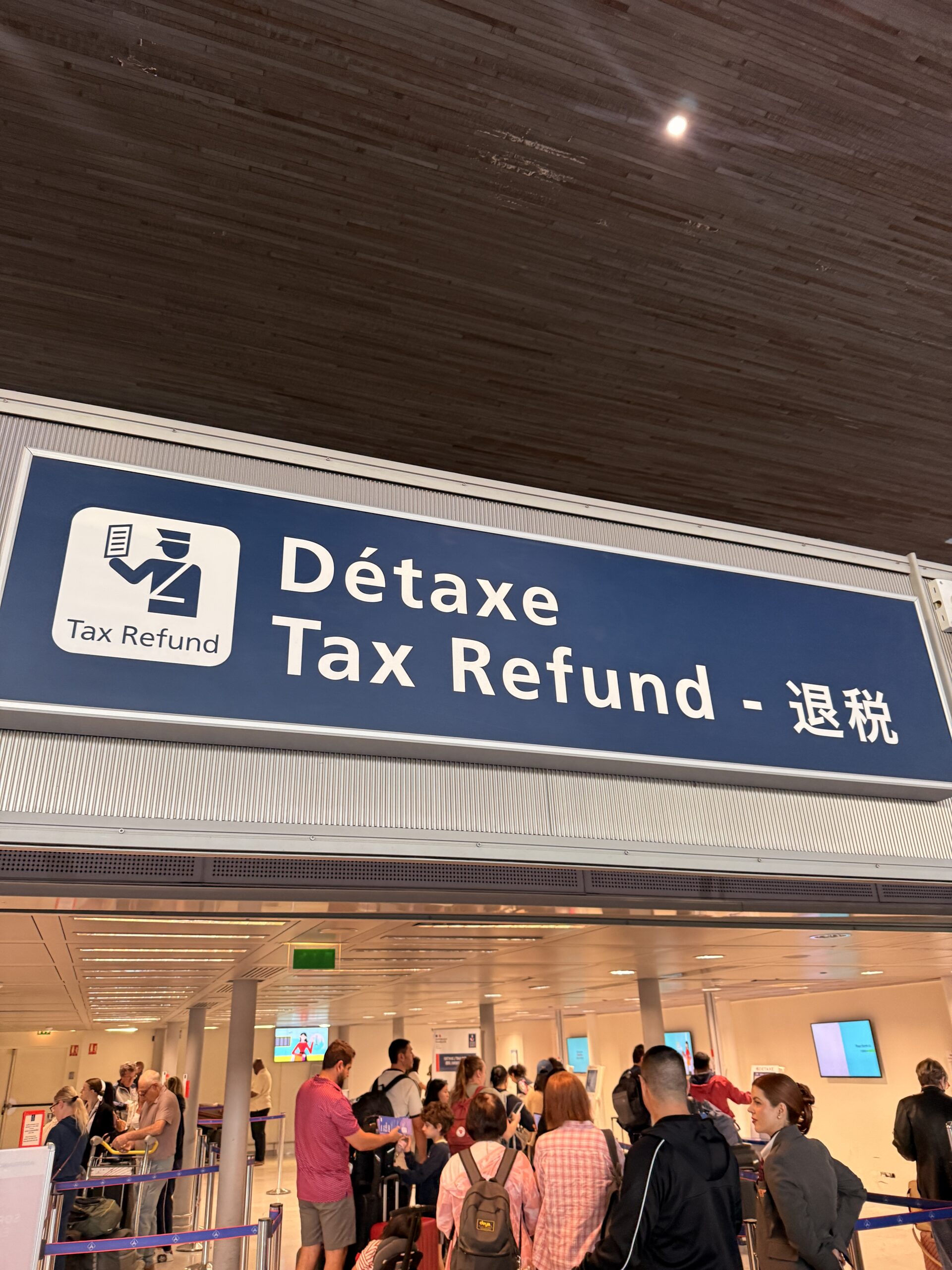 blue detaxe sign at the french cdg airport