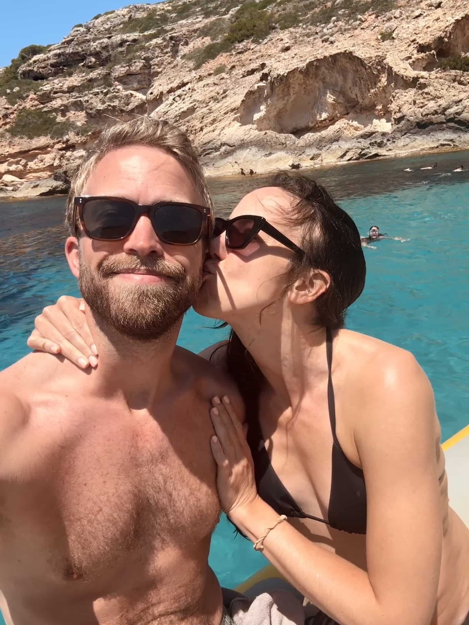 couple enjoying mallorca boat tour