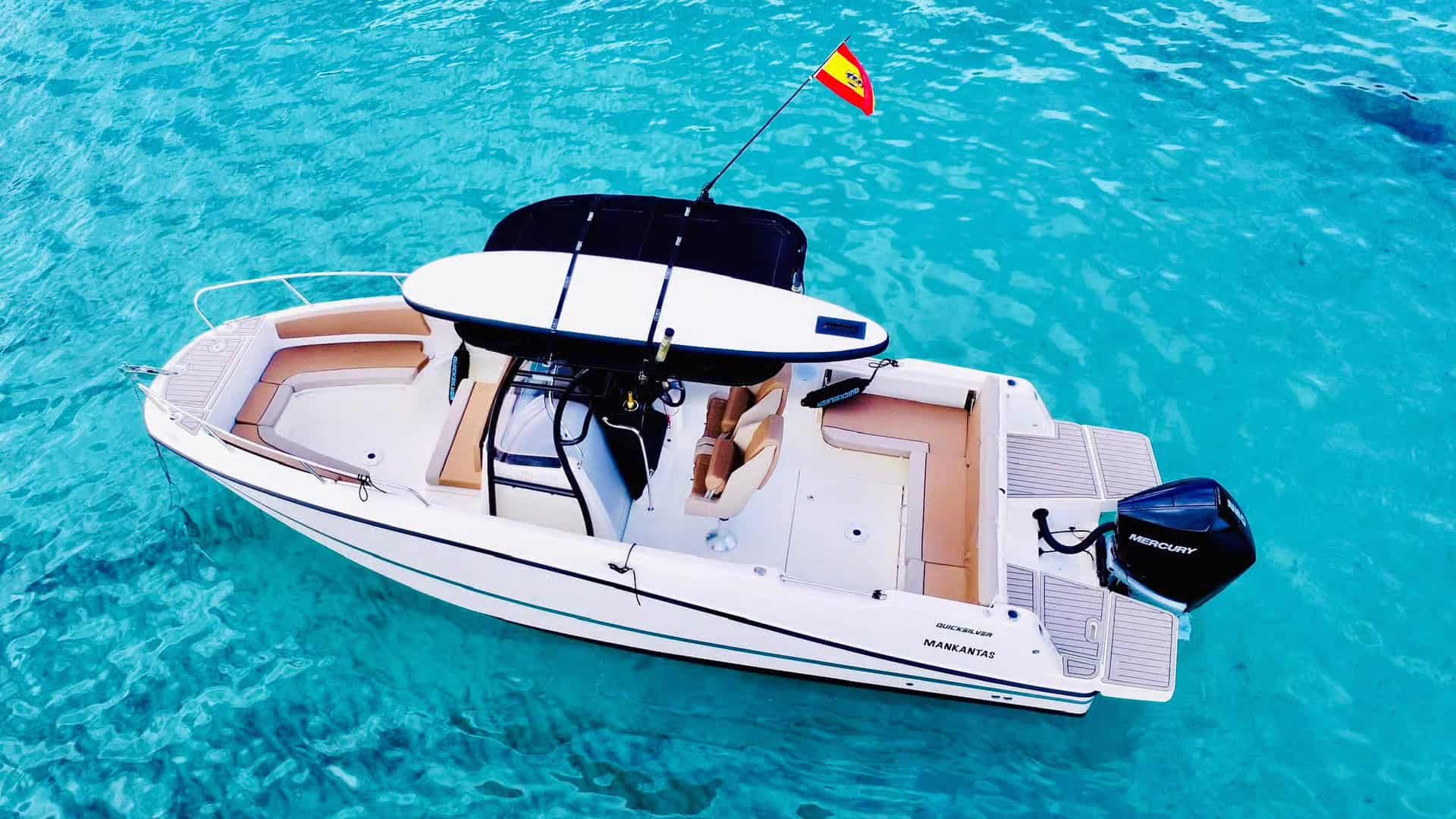 white private boat tour in Mallorca on a blue sea